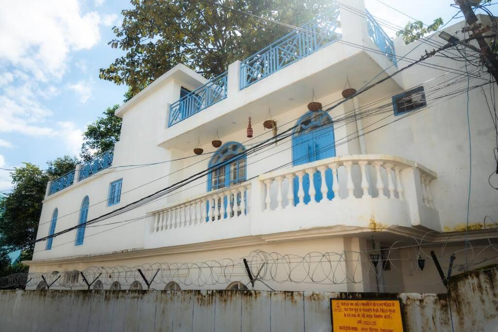 Blue Door Villa By Homeyhuts Rājpur Exterior foto