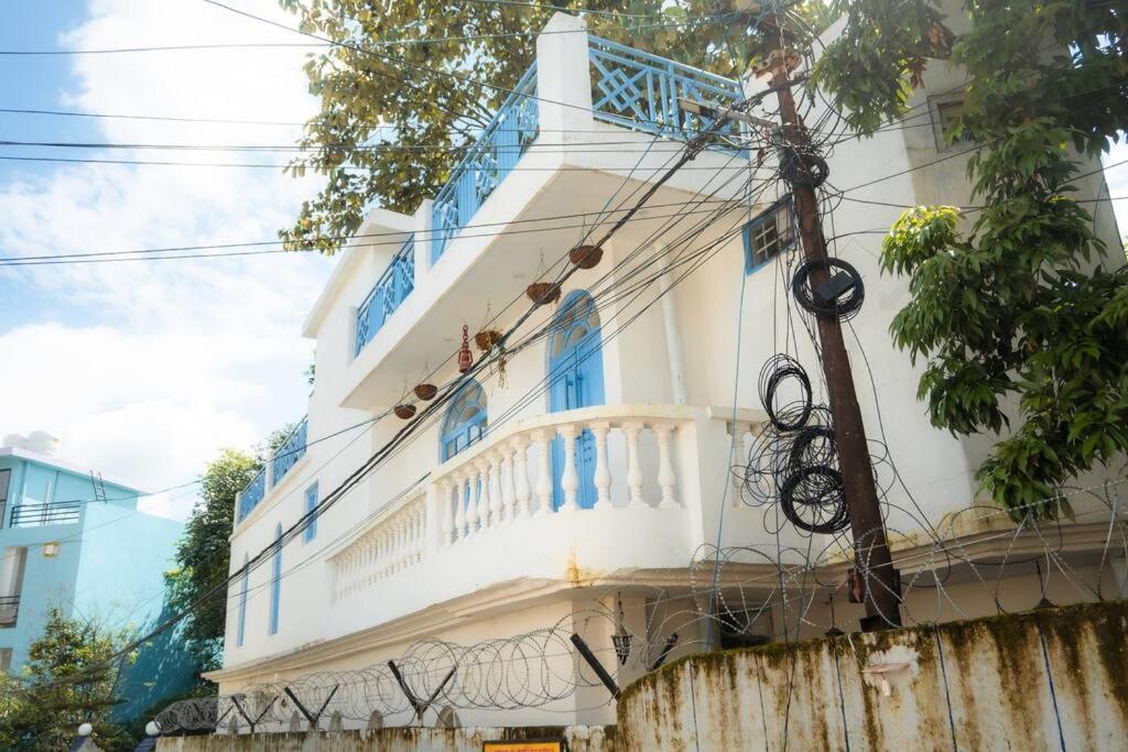Blue Door Villa By Homeyhuts Rājpur Exterior foto